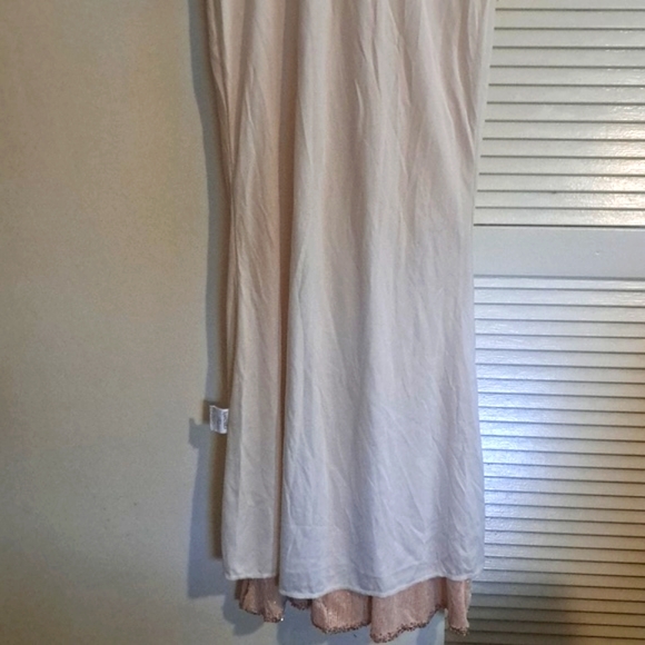 XUCTHHC Gold Sequin lined gown with Slit Long Sleeves to Cuff NWT Size M - Picture 9 of 11